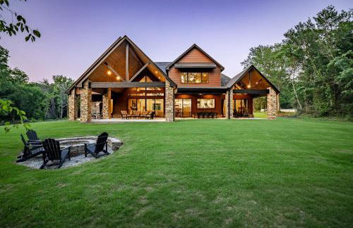 Game Room and Hot Tub! Lakefront Monkey Island Haven - Foto 1