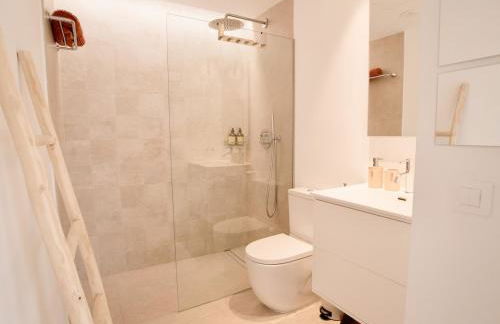 Stunning Design Villa with large private Pool 30sqm - Foto 8