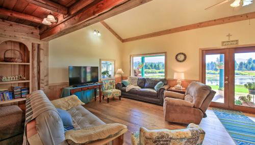 Family Home with Stunning River and Mountain View - Foto 1