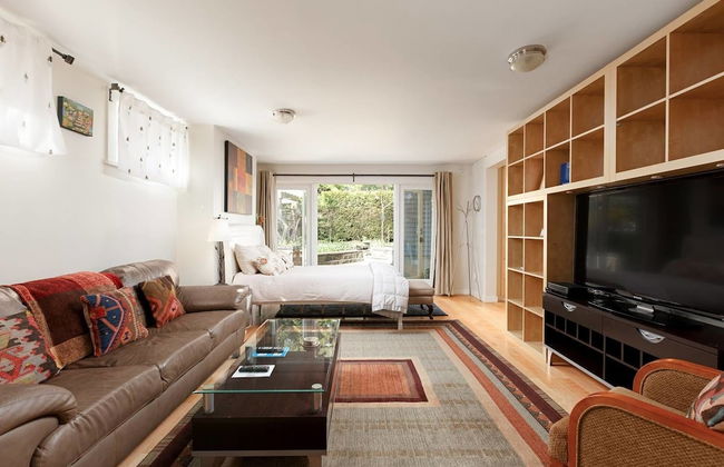 Private and Cozy Home in Kerrisdale - Photo 1