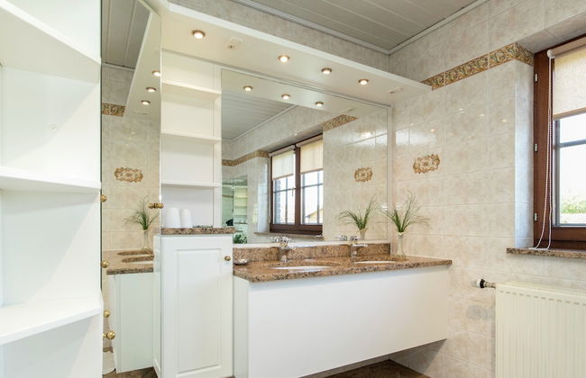 Spacious Holiday Home in the Ardennes with Sauna & Hot Tub - Photo 20