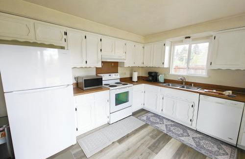 Cozy home, Walk to Lake, Food & Shops, EV Charger - Foto 6