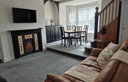 2 Bed Maisonette with Sofa Bed - Ideal for Groups #26C - Foto 8