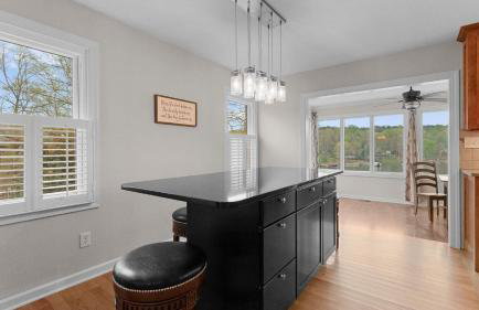 Sleeps 22, Lakefront w/ Private Dock & Pool, 2 Houses Lake Living by Avantstay - Foto 94