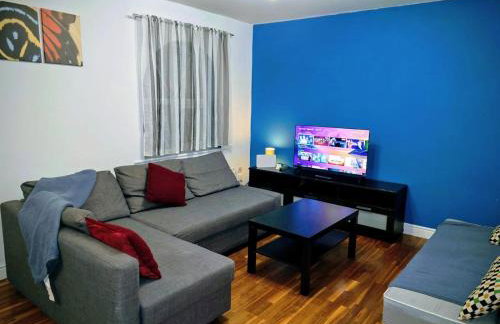 Spacious Home in Walsall with Parking & Garden - Foto 25