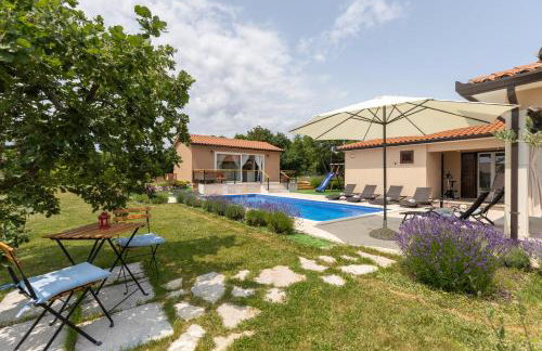 Luka's house - Photo 2