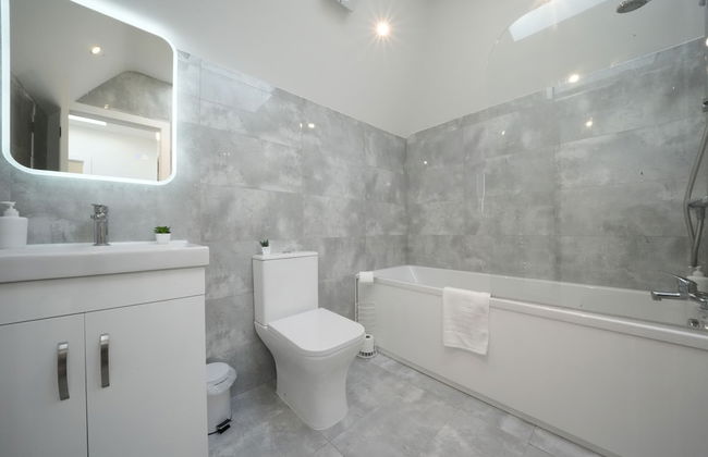 Heathrow Charge and Go - Photo 67