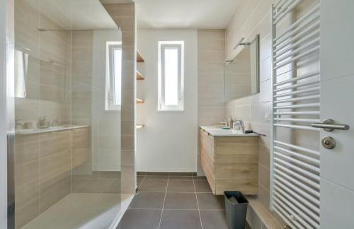 Stunning 2BR Flat with Terrace and private parking - Foto 9