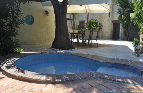 Attractive Greek House with Private Pool near Sea & City Center - Photo 56