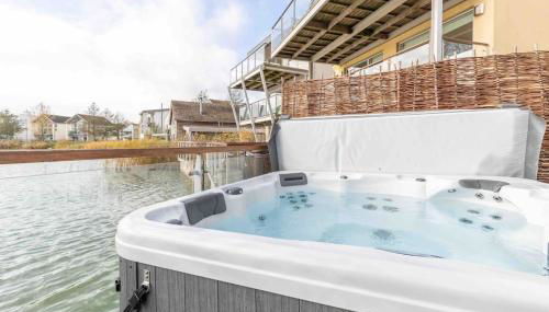 Lakeside Cotswolds Retreat with Private Hot Tub set on Lower Mill Estate - Foto 4