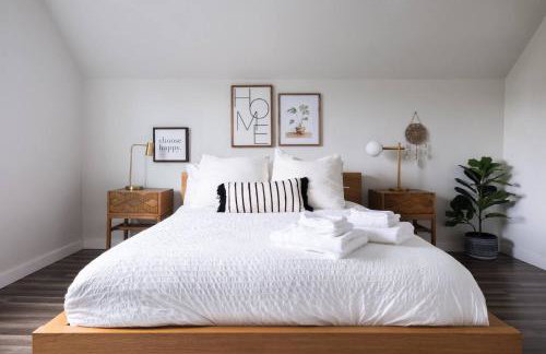 Stylish Modern Farmhouse wYard 10 mins from DT - Foto 8