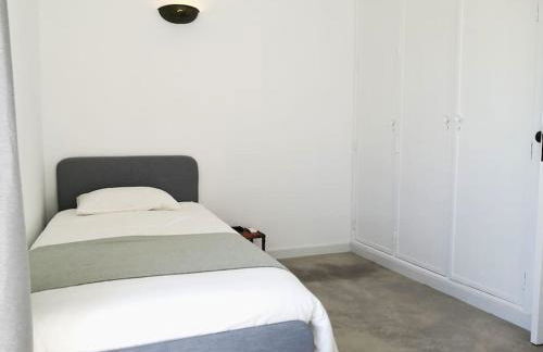 Airy 3br, AC, Garden, 2min Strip, 8min Oura Beach - Foto 41