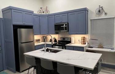 Perfectly located 2 bed/2 full bathroom/1 sofa bed - Foto 2