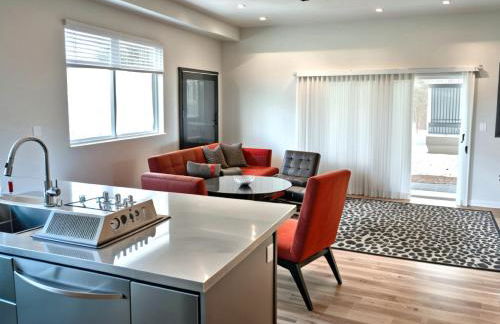 Stay in Style Hollywood Residences with Free Parking - Foto 19