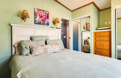 Resort Dock and Boat Ramp Home with Wolf Bay Access - Foto 17