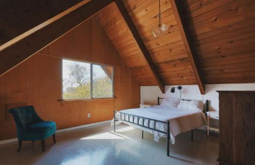 Spacious 4-bedroom cabin on secluded private land - Foto 12