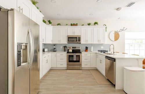 4 Bedroom 3 Full Bath Boho Oasis Saltwater Pool Near Downtown, North of Hyde Park Sleeps 12 Pets OK - Foto 9