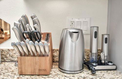 3BR/3.5BA Three Story East Downtown TownHouse with view - Photo 15