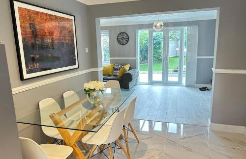 Modern 3 bed House with two bathrooms! Free parking! - Foto 4