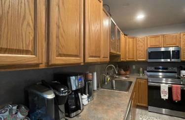 Pocono Hideout Family Home with Hot Tub Deck Sunroom Pool Big Bass Lake Larsen Lake Gouldsboro Clifton Township - Foto 30