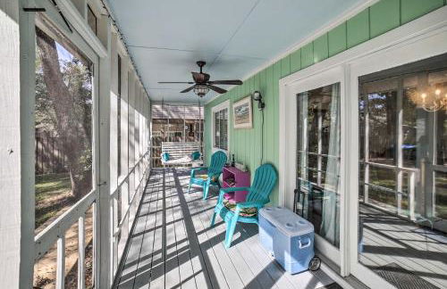 Oak Island Home with Yard Less Than 1 Mi to the Beach! - Foto 1