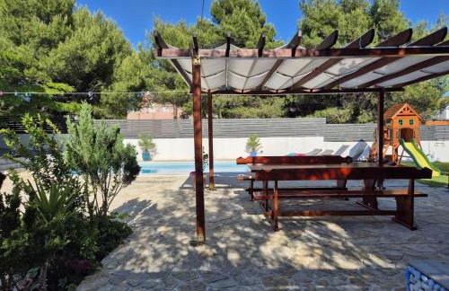 Family friendly house with a swimming pool Vrpolje, Sibenik - 24345 - Photo 11