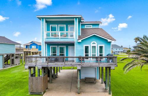 Palms & Pelicans - Photo 1