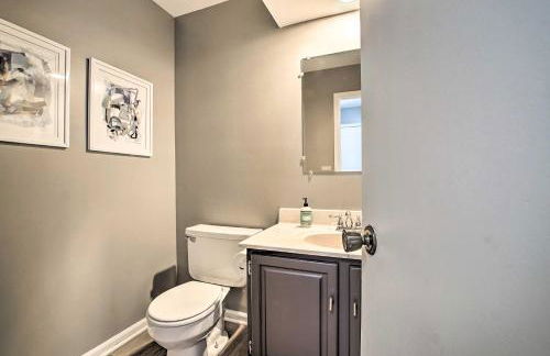 Modern Townhome with Fireplace Near Stoll Park - Foto 24