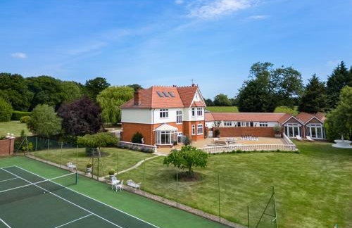 Merry Lakes - Luxury Lakeside Escape with Pool - Just 30 Minutes from London - Foto 70