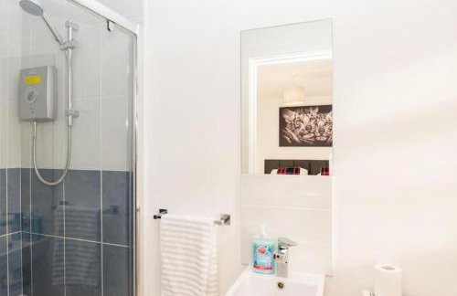 4 Bed Detached Home-Gloucester-Sleeps 10-Parking for 3-Work or Leisure - Foto 10