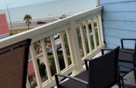 Sun-Kissed Stays - Photo 1