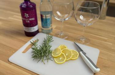 Threshing Barn- Modern 5 Bed, 10 person, Barn Conversion in a Rural Location with Great Access - Foto 26