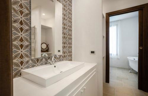 Villa a 300 Mt. dal Mare (Magaggiari) con campo da tennis - Foto 35