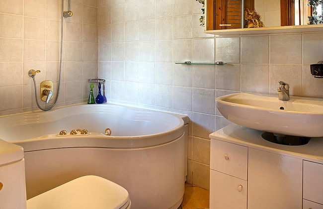 Cottage in Italy With Alpine Fireplace - Foto 14