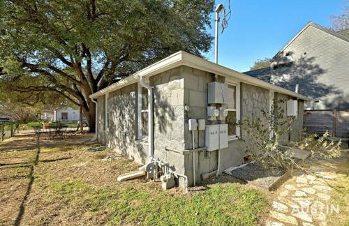 Walk to E. Austin Hotspots 2BR 1BA w Parking Dog-Friendly By Austin Vacay - Foto 8