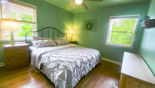 Sweet Home with Ample Parking Only 2mins to Freeway - Foto 2