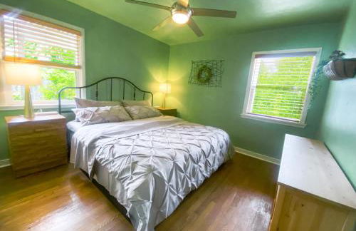 Sweet Home with Ample Parking Only 2mins to Freeway - Foto 2