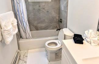 Spacious Downtown 2-bdrm Apartment - Photo 63