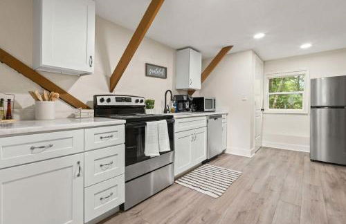 Modern Gem 2 Homes Rental Sleeps 10 - Foto 23