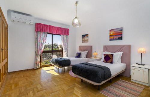 WHome Perfect Family Hideout Residence w/AC & 4BR + 5BA - Foto 30