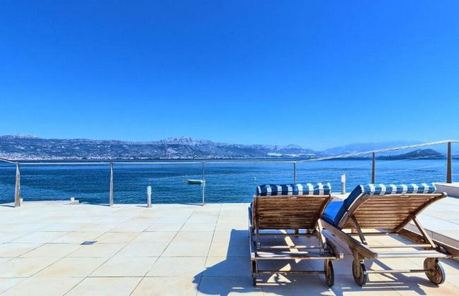 Sea Breeze Residence Villa by the Sea With Pool - Foto 28