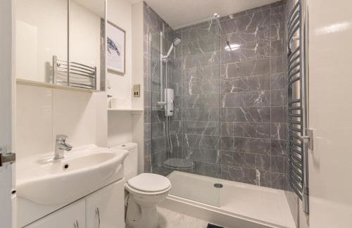 Racecourse Revelation! Free parking - Photo 22