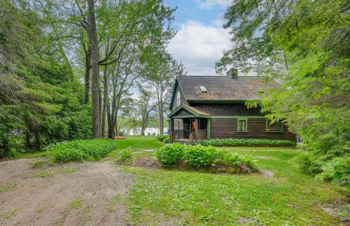 Lakefront Westhampton Cabin with Beach and Kayaks! - Foto 34