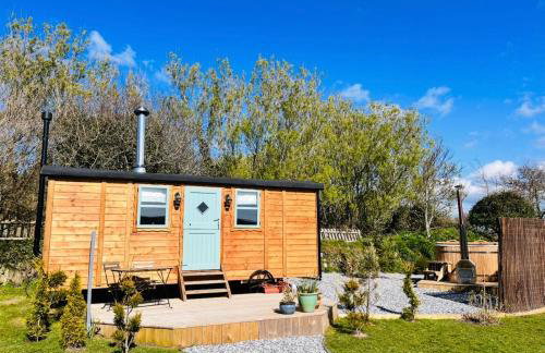 Cornwall Shepherds Hut - Hot Tub & Cosy Log Burner - Photo 14