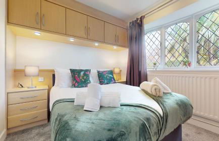 Charming 3 Bed Bungalow Parking & Wifi Business and Leisure by Jesswood Properties - Foto 9