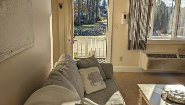 Riverfront 2nd floor with balcony Sheepscot Harbour Vacation Club Studio #210 - Foto 2