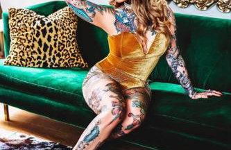 Black House - Downtown Elegance with HotTub and King Beds - Photo 52