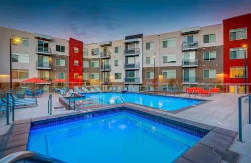 Modern Resort Styled 2BR Apt W Pool, Gym & Hot Tub - Foto 8