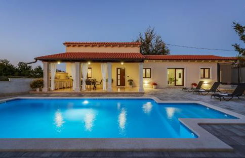 Villa Desapemani with heated pool - Photo 28
