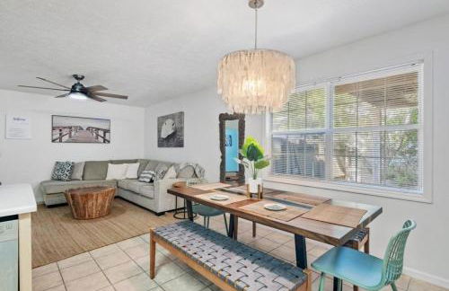 Lux min to Beach and Hospital with Hot Tub - Foto 34